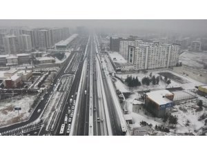 Diyarbakır’da kar yağışı trafik kazalarına neden oldu