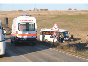 Yolcu otobüsü tarlaya uçtu: 8 yaralı