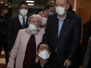 Burnuyla kitap yazan Aydınlı genç Cumhurbaşkanı Erdoğan ile görüştü