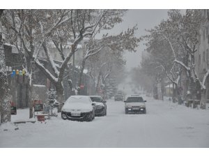 Yurt genelinde kar etkisini sürdürüyor