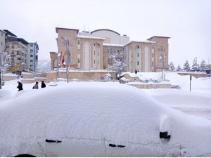 Hakkari kara gömüldü