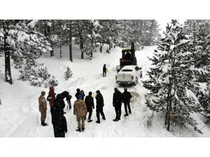 Erzincan’da kar ve tipiden 123 köy yolu ulaşıma kapandı