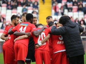 Sivasspor’da Erdoğan ve Cofie ceza sınırında