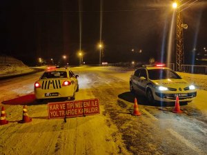 Tipi yolları kapattı, araç geçişleri durduruldu