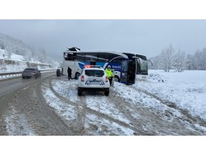 Bursa’da yolcu otobüsü ile tır çarpıştı 2 yaralı