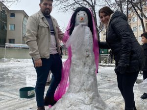 Kardan gelin taliplerini bekliyor, takı merasimine de hazır