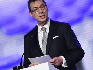 Pfizer CEO’su Bourla: “Birkaç ay içinde normal hayata dönebiliriz”