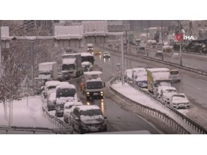 Basın ekspres yolunda trafik kontrollü olarak sağlanıyor