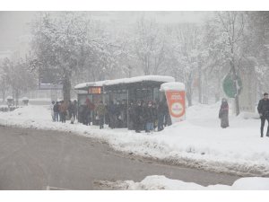 Yoğun kar yağışı başladı