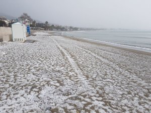 Alanya’ya 53 yıl aradan sonra kar yağdı