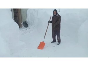 Köylerde evlerinden dışarıya çıkabilmek için yoğun çaba harcadılar