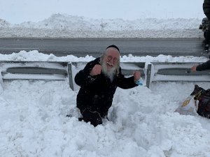 Kar nedeniyle camiye sığınan İsrailli haham ülkesine döndü