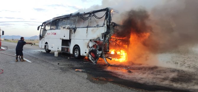 İran plakalı yolcu otobüsü yandı