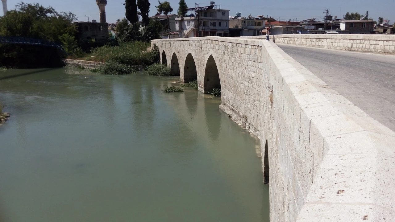 Asi Nehri Neden Ters Akan Nehir Denilmektedir?