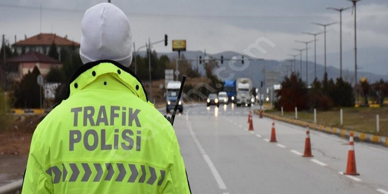 Trafik cezalarında yeni karar! 2024 güncel trafik cezaları listesi… İndirimli ödeme süresi kaç gün oldu?