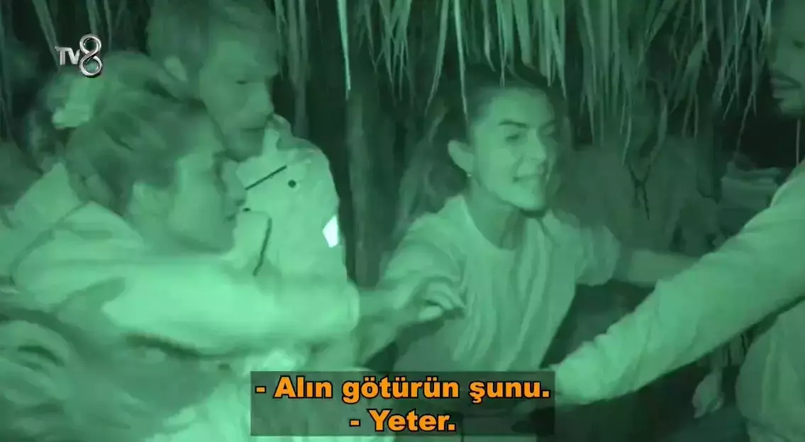 SURVİVOR PINAR KİMDİR, DİSKALİFİYE OLACAK MI? Sema ve Pınar adada birbirine gird