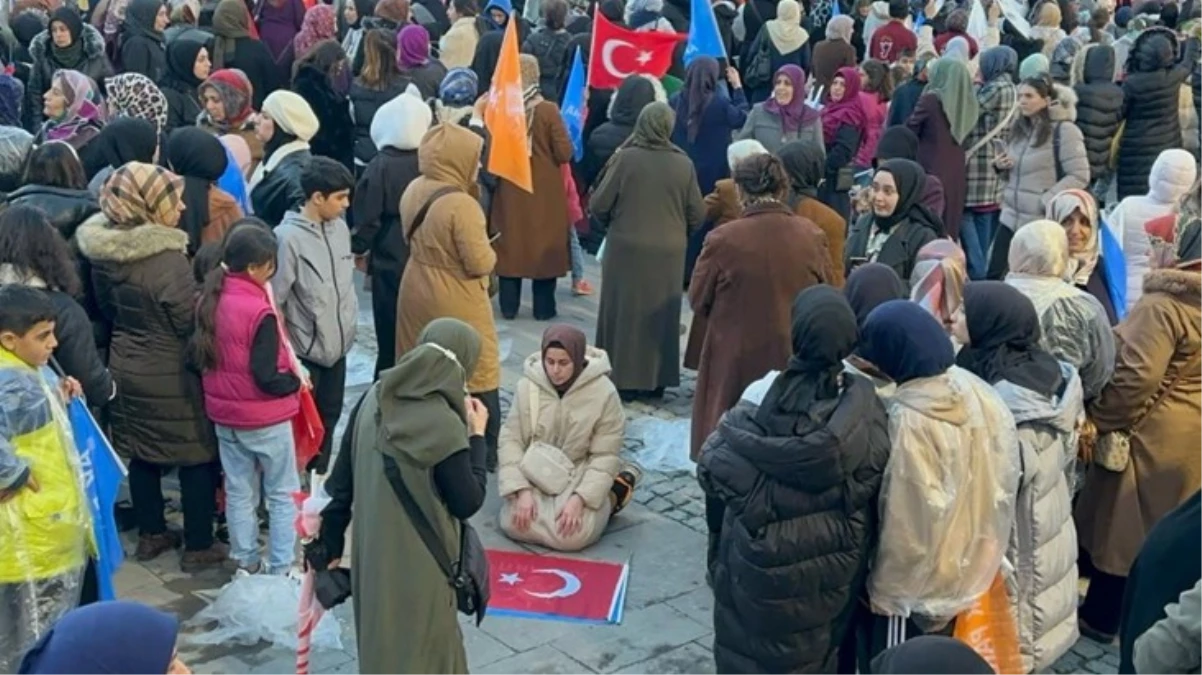 Bayrak Üzerine Namaz Kılınır mı? Bayrak Seccade Yapılır mı?