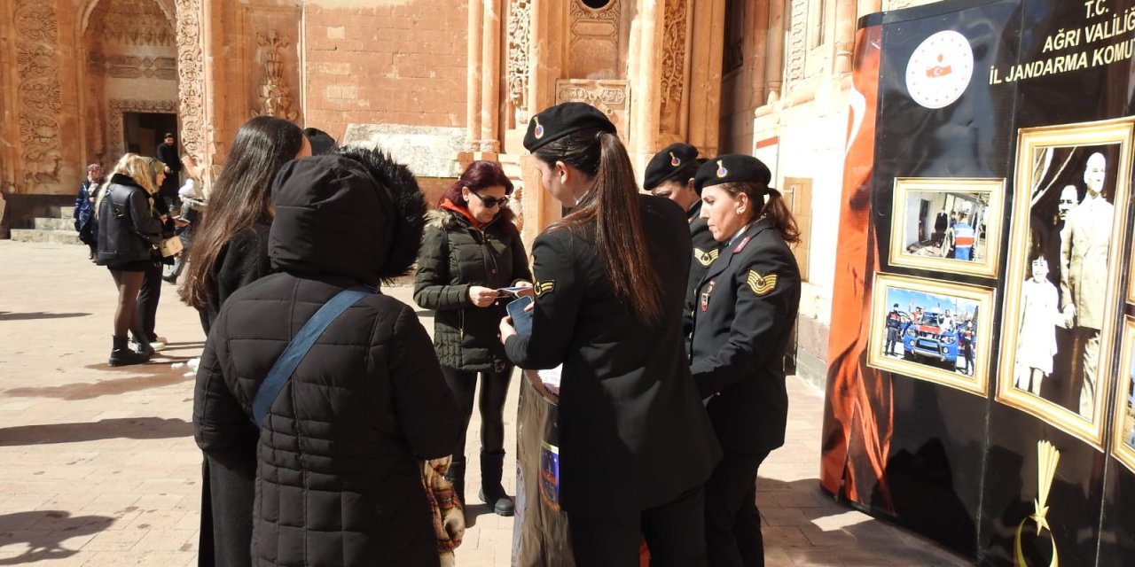 Jandarma İshak Paşa Sarayı’nda 'Kadınlar Günü’nü kutladı