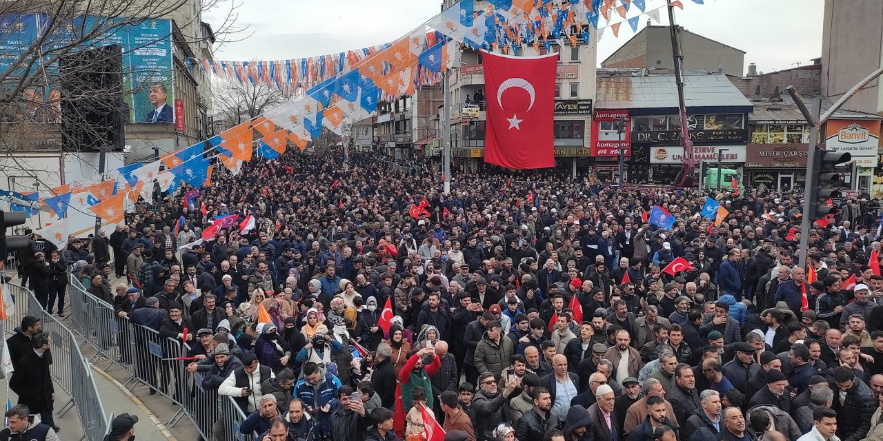 Cumhurbaşkanı Erdoğan “Ağrı mitinginde 40 bin kişi var”