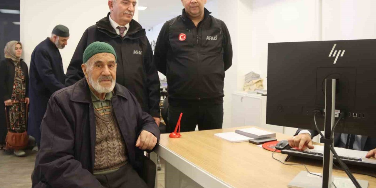 Gazze'ye emekli maaşını bağışladı