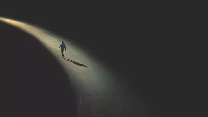 Rüyada karanlık bir yolda yürümek ne anlama gelir?