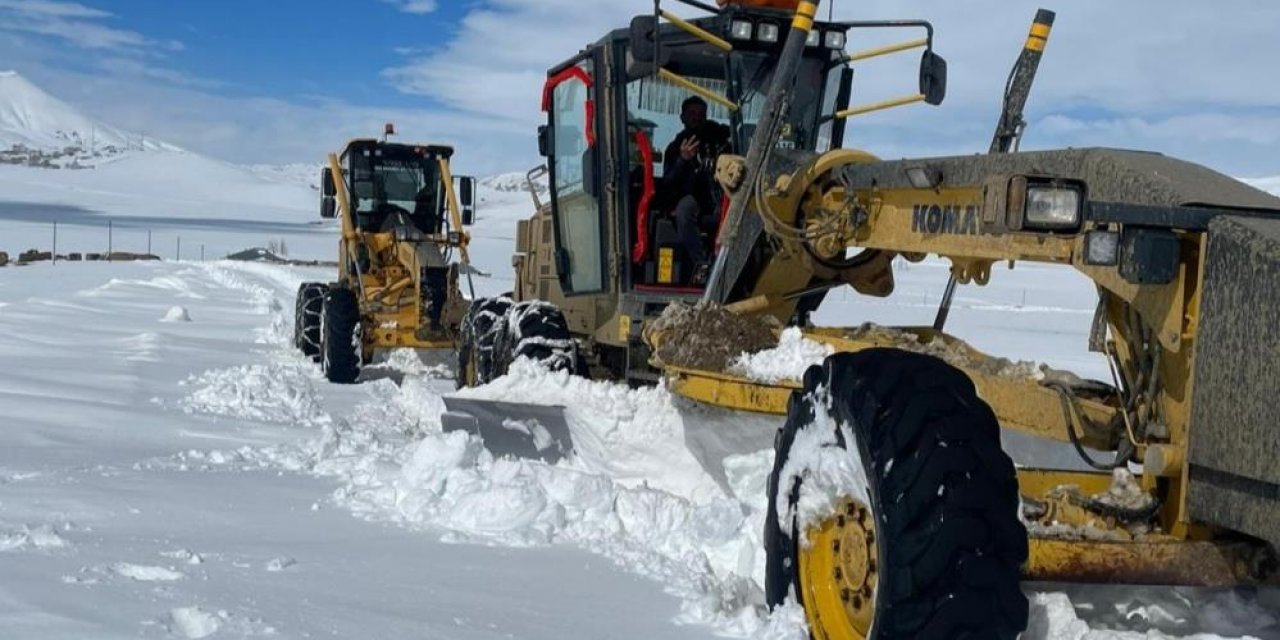 Van’da kar esareti yeniden başladı! Köy yollarına ulaşalımıyor