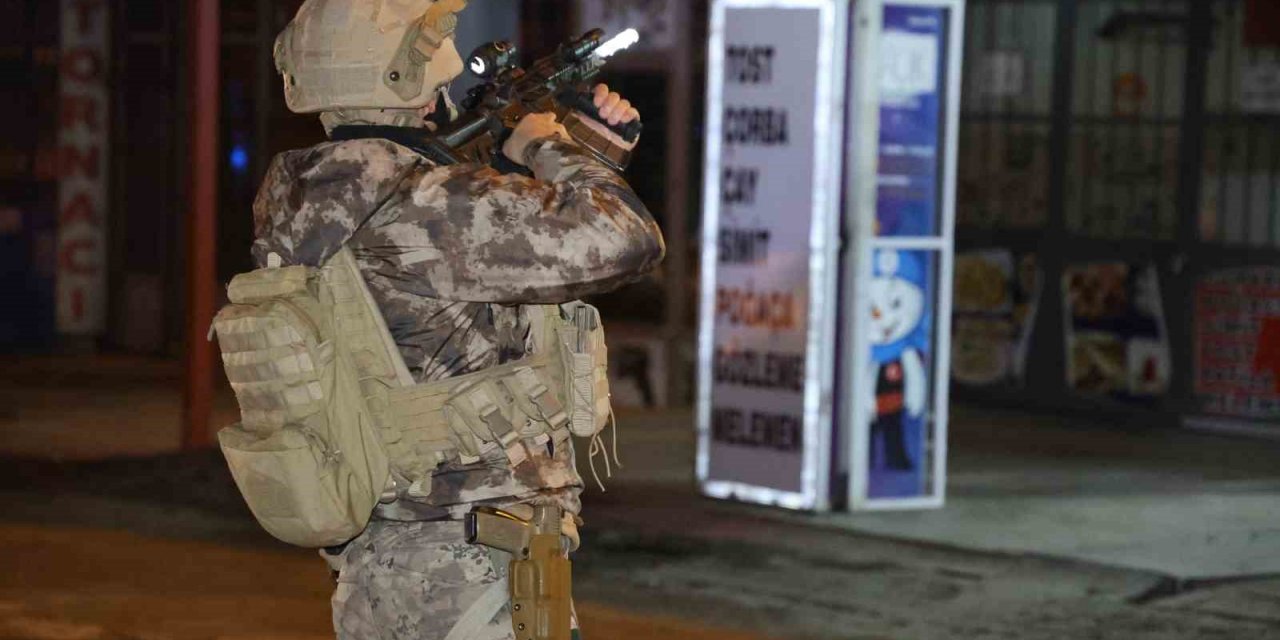 Elazığ'da başına silah dayayan şahıs 7 saattir polise direniyor