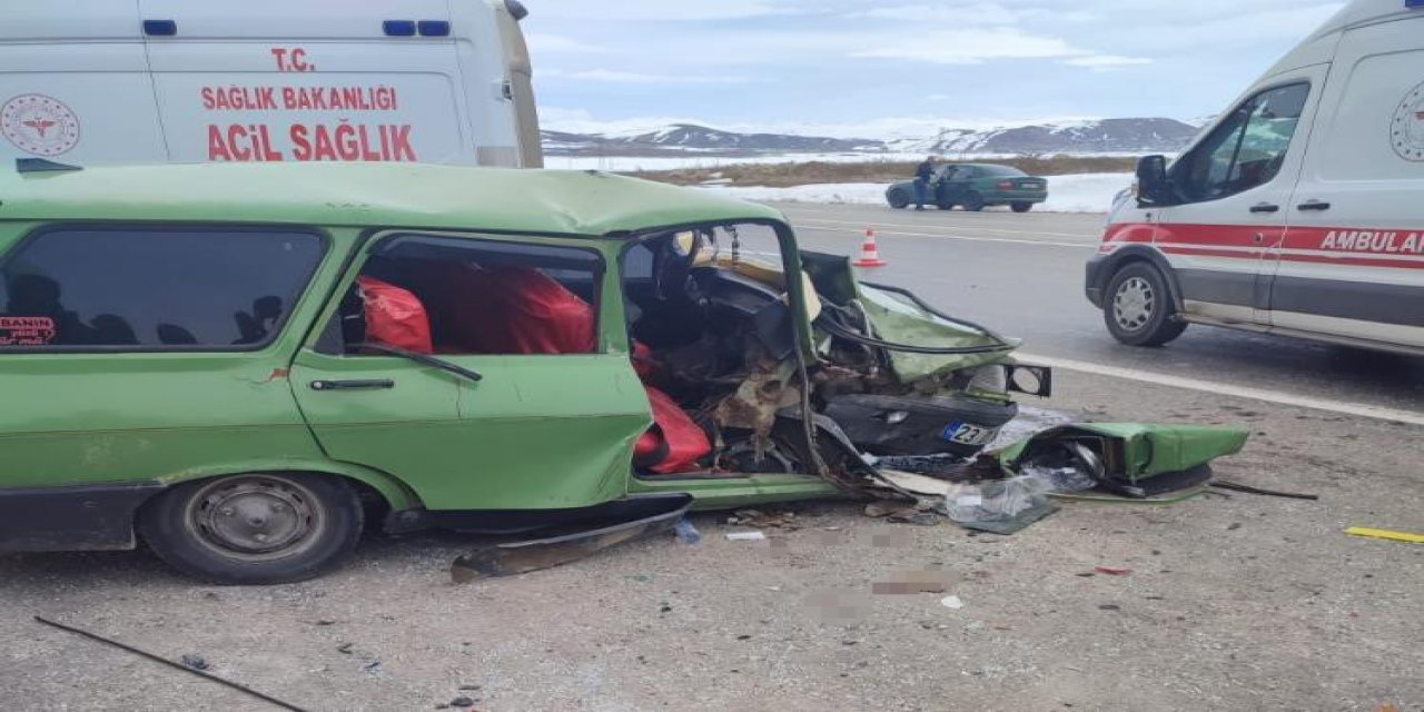 Van'da feci kaza! iki araç çarpıştı 1 kişi öldü