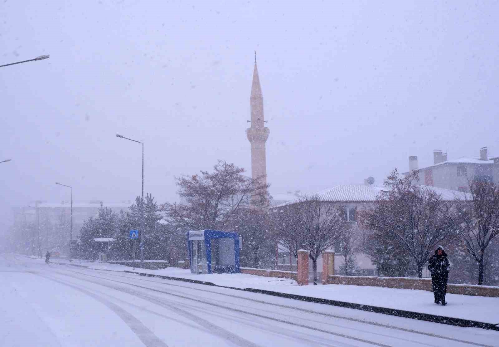 Erzurum'a uyarı üstüne uyarı geliyor! Kara kış geri döndü...