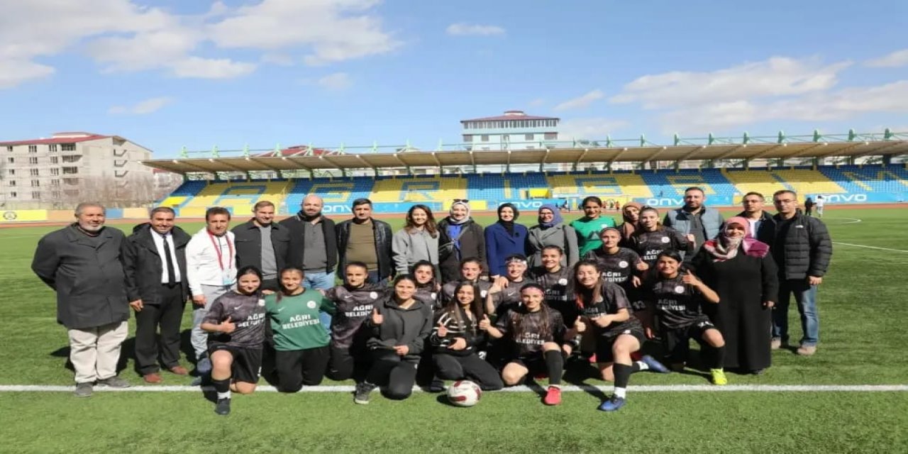 Aile ve Sosyal Politikalar Kız Futbol Takımı rakibine 8 gol attı