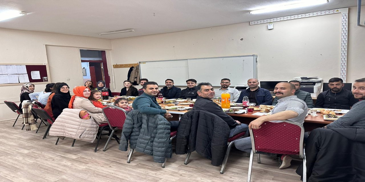 Hamur'da köy öğretmenlerine sürpriz ziyaret