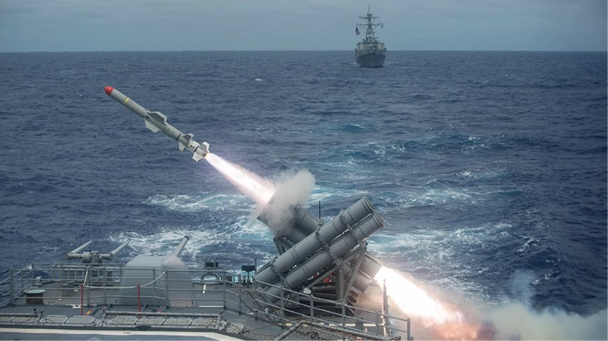 İran'ın Füze Tehlikesiyle ABD Savaş Gemisi İsrail'e Demir Attı!