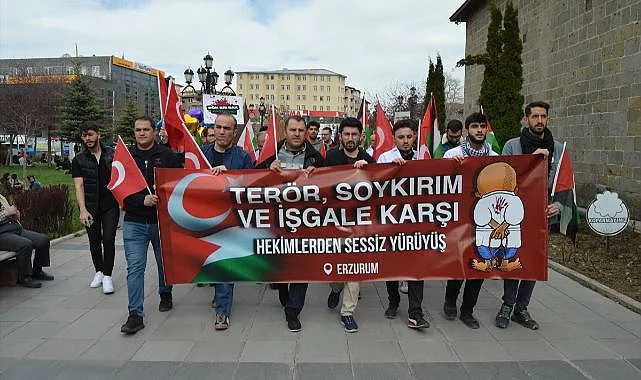 Erzurum'da Hekimler ve Sağlık Çalışanları Gazze İçin Sessiz Yürüyüş Düzenledi