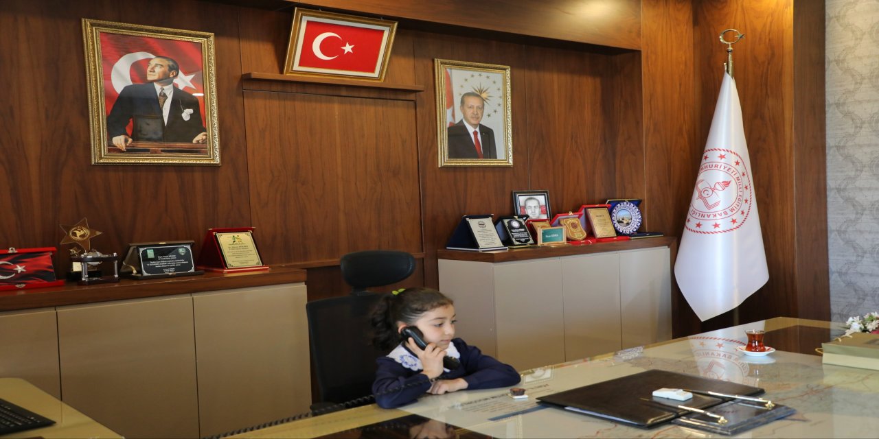 Ağrı Milli Eğitim Müdürü Kökrek, koltuğunu Esmanur Borçin'e devretti