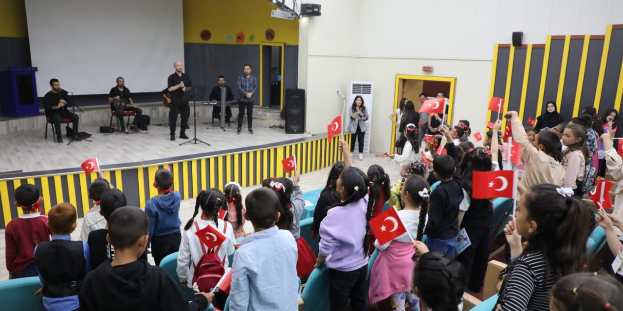 Ağrı'da köy okullarında 23 Nisan Coşkusu sürüyor