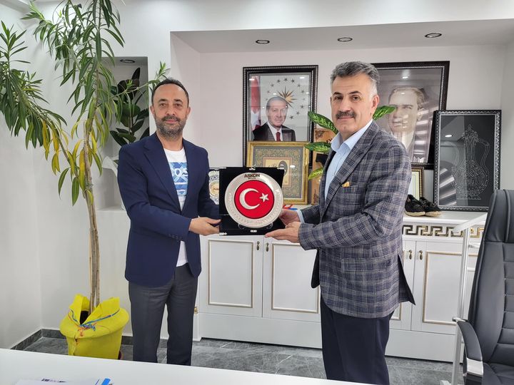 Ak Parti Tatvan İlçe Başkanı Erhan AYAZ ve Teşkilatı Güroymak Belediye Başkanı Eşref MUTLU'yu Ziyaret Etti