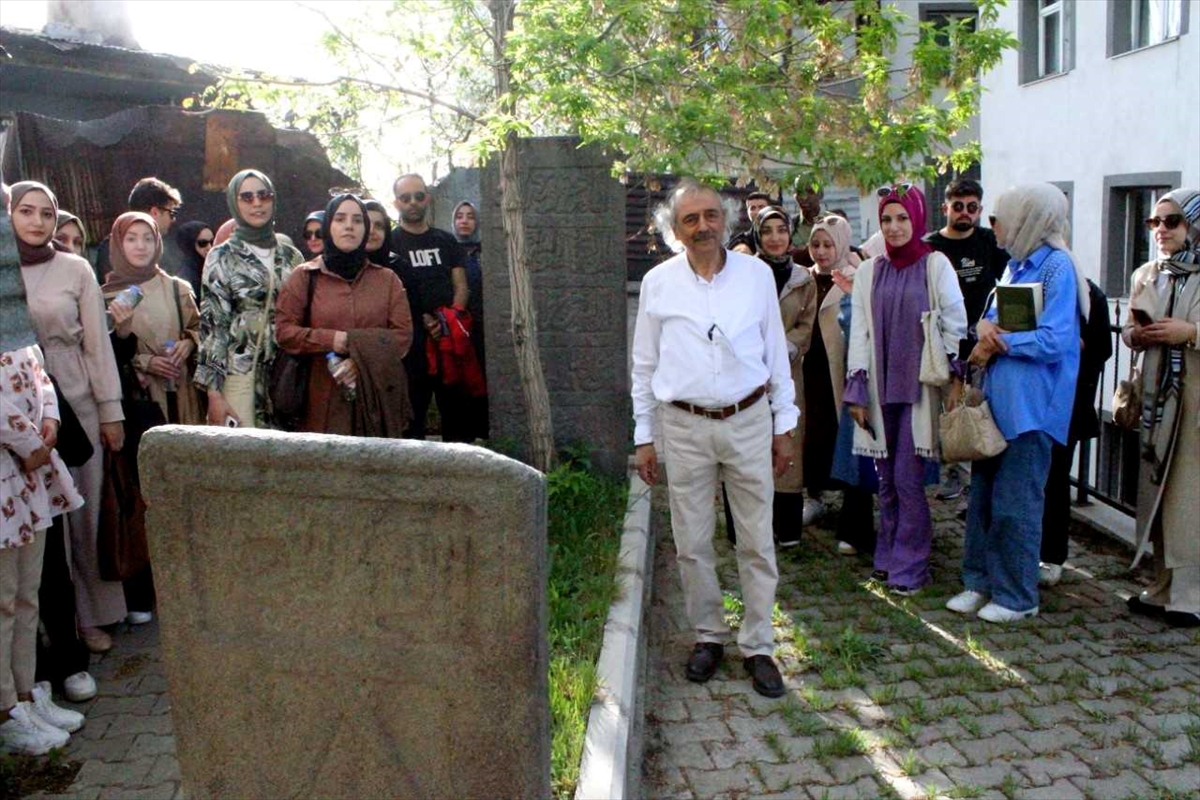 Erzurum'da Tarihin İçinde Tarihi Şahsiyetleri Anlatma projesi ilgi çekiyor
