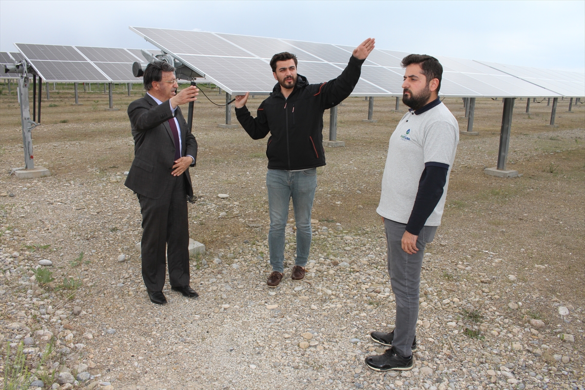 Ak Parti Van Milletvekili Türkmenoğlu'ndan Arısu Güneş Enerji Santralini ziyaret
