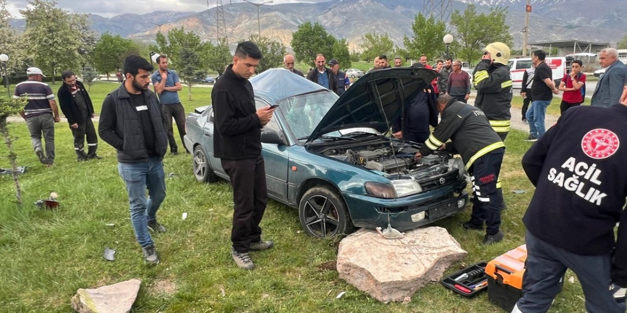 Erzincan'daki kazada yaralanan sürücü, tedavi altına alındığı hastanede öldü
