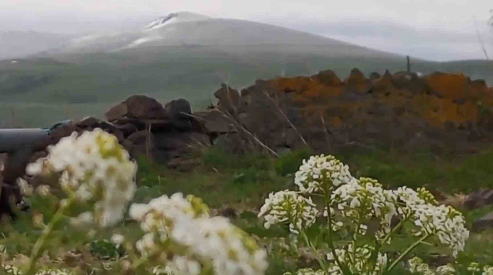 Kars'ta Dumanlı Dağı zirvesi kartpostallık görüntü oluşturdu