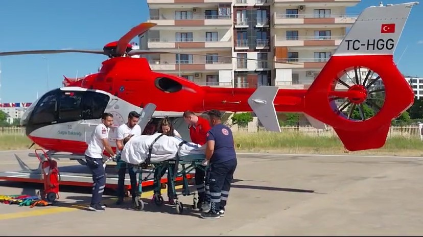 Trafik kazasında yaralanan vatandaş helikopterle hastaneye yetiştirildi