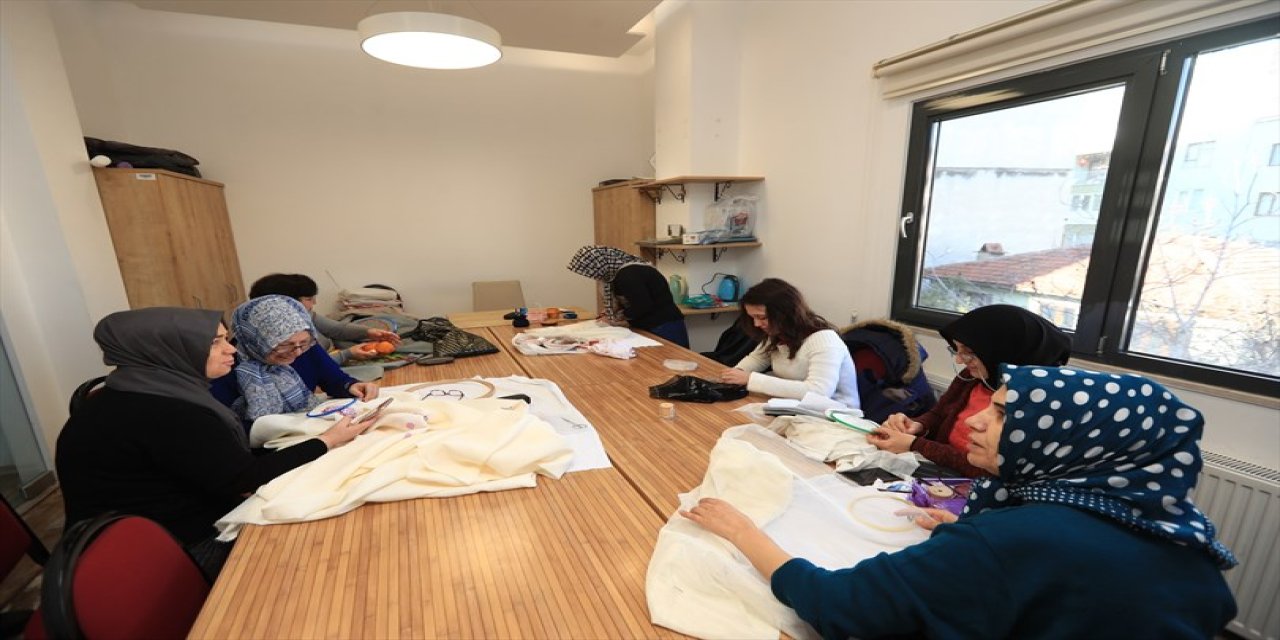 Bitlisli Kadınlar, Kurslarla Yeteneklerini Keşfediyor: Mesleklerine Yön Veriyorlar