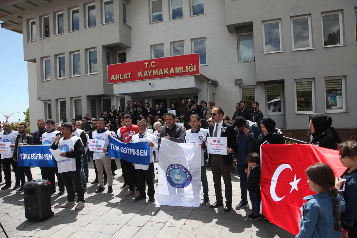 Bitlis'te okul müdürünün öldürülmesi protesto edildi