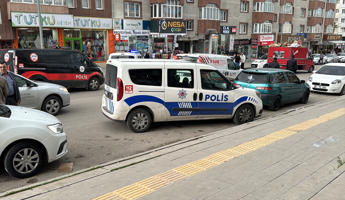 Erzurum'da trafikte yol verme kavgası: 1 yaralı