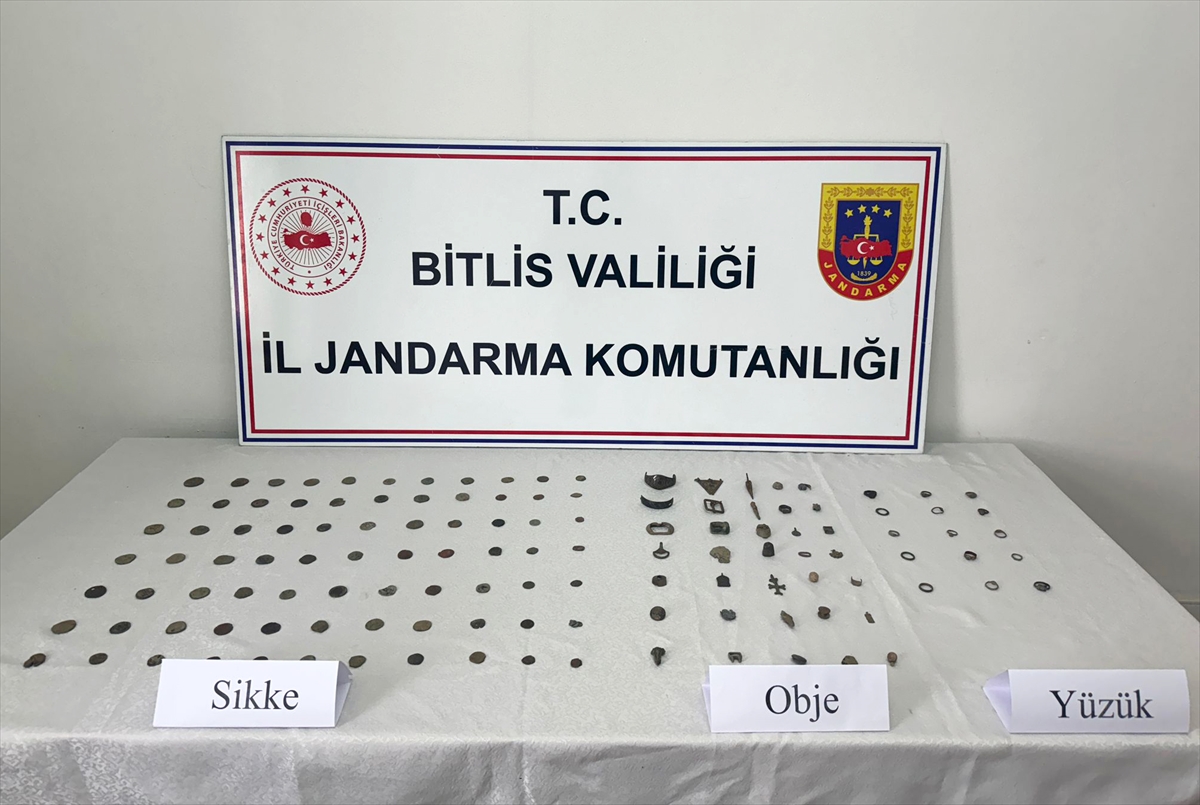 Bitlis'te 131 parça tarihi eser ele geçirildi