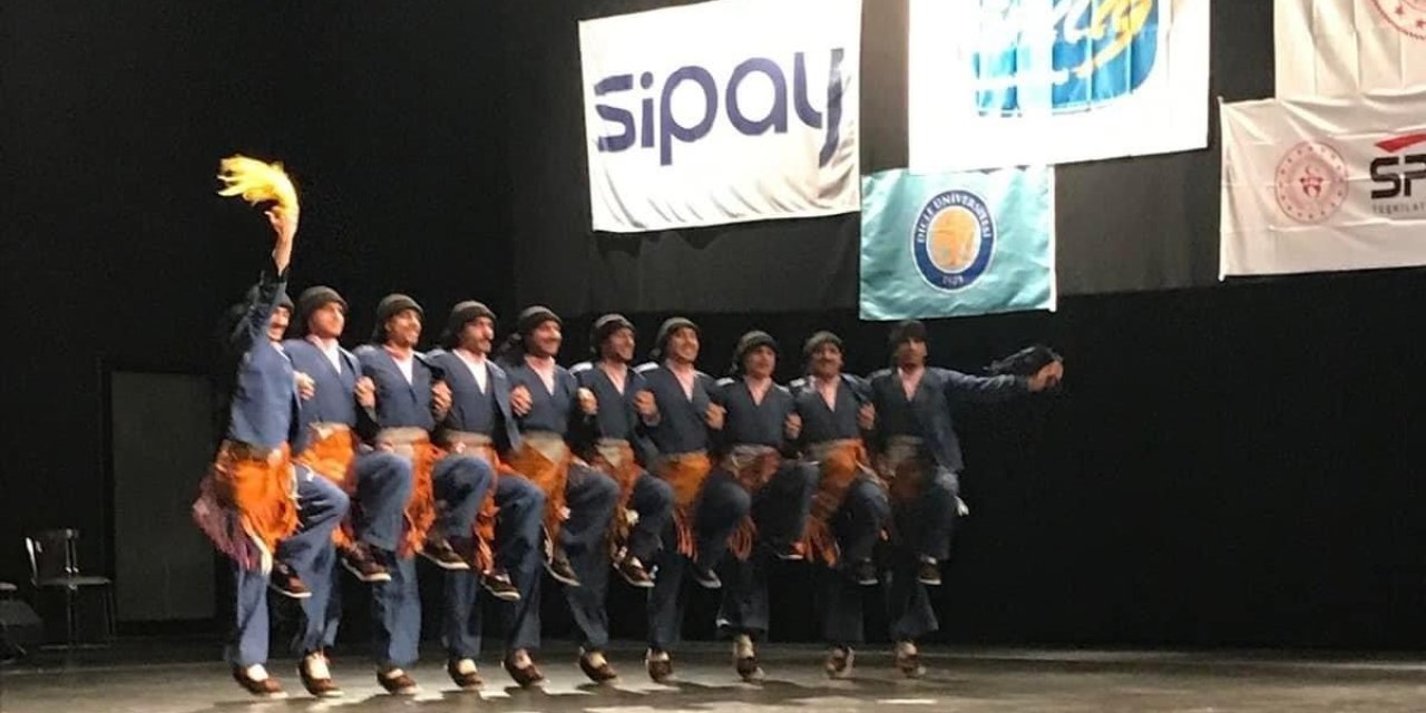 Bitlis Eren Üniversitesi folklor ekibi birinci oldu