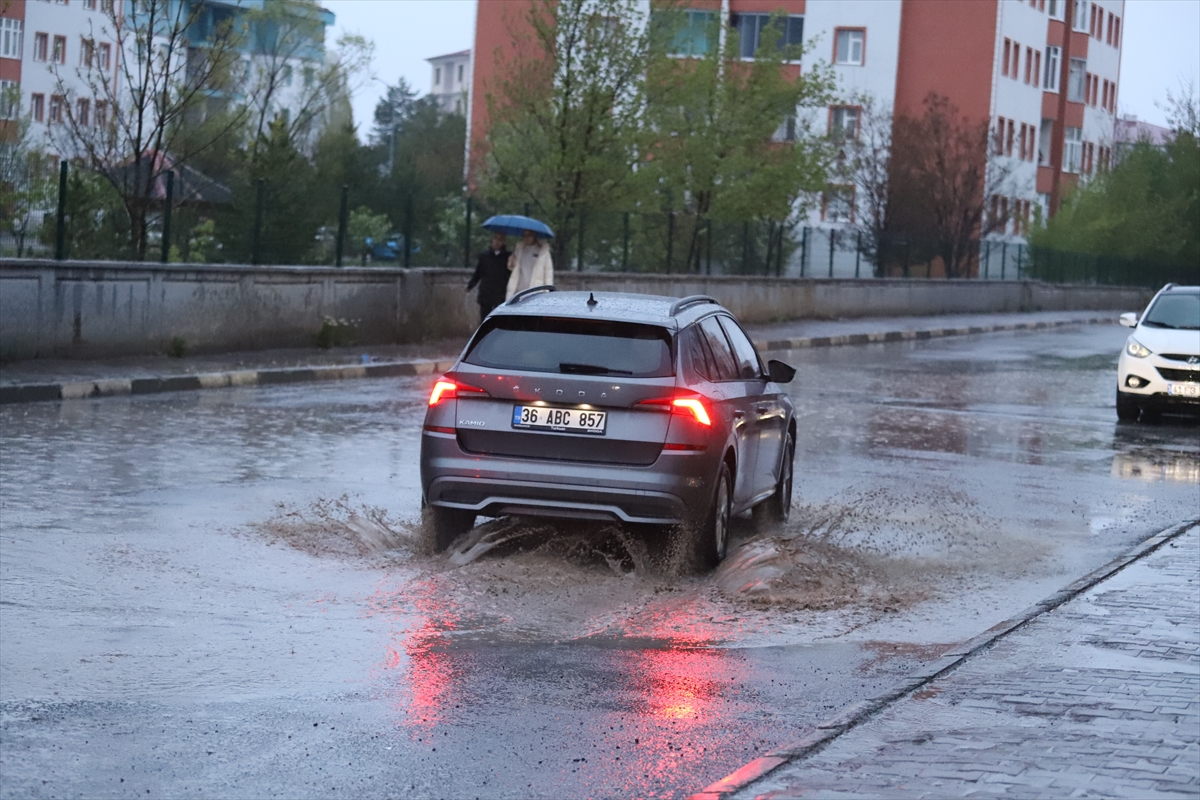 Kars'ta sağanak ve dolu etkili oldu