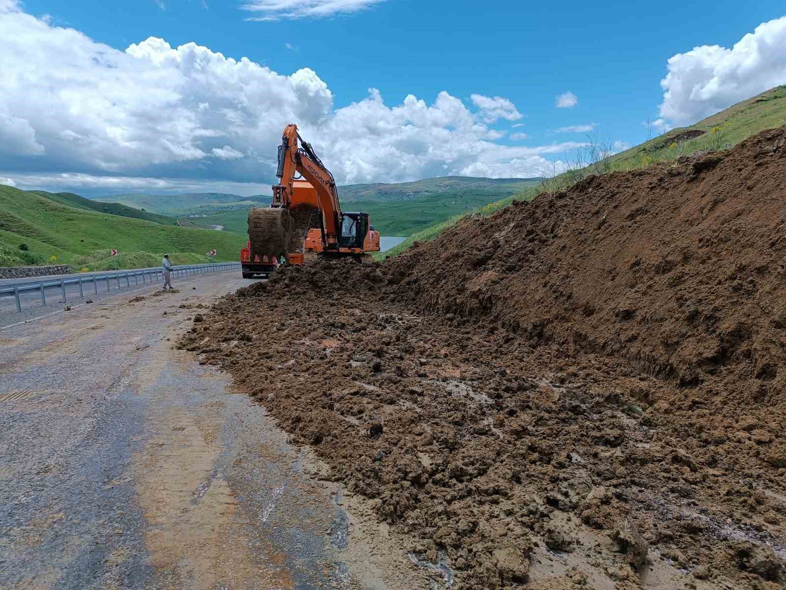 Muş’ta aynı noktada 4.’üncü kez heyelan meydana geldi