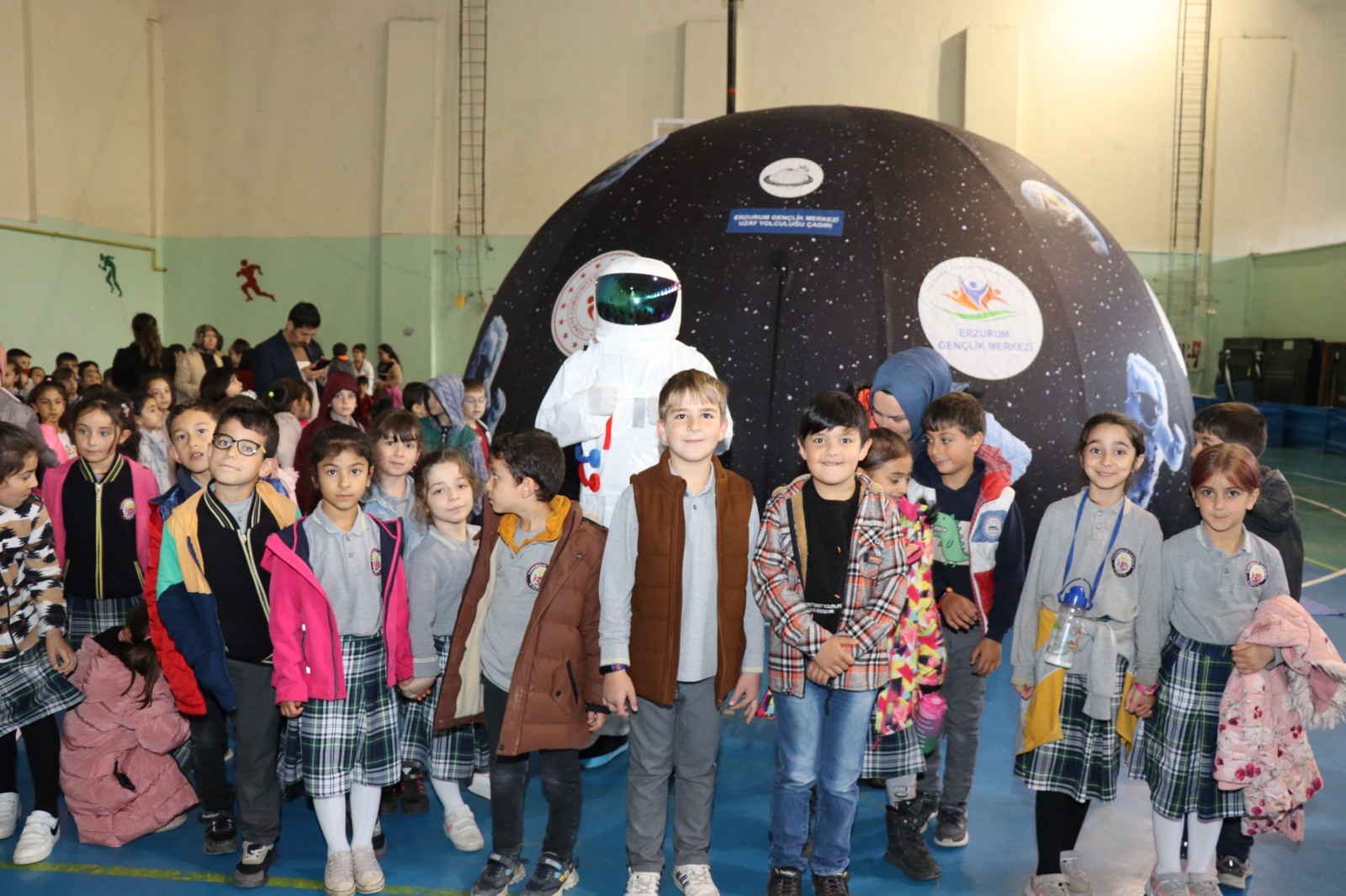 Erzurum'da Uzay Yolculuğu Çadırı çocukların ilgisini çekti