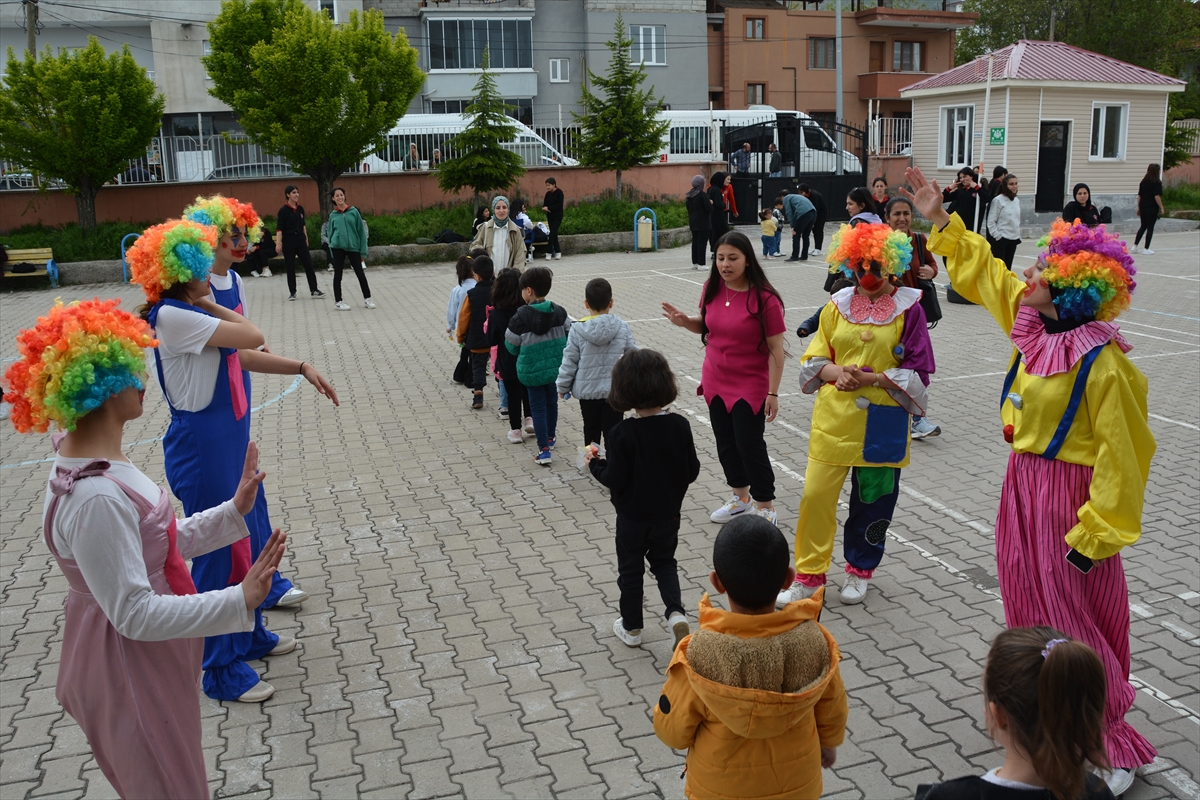 Bitlis'te miniklere  tiyatro etkinliği düzenlendi